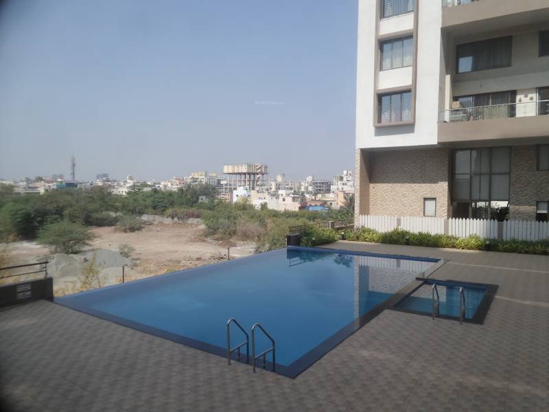  pittie-kourtyard-d-tower Swimming Pool